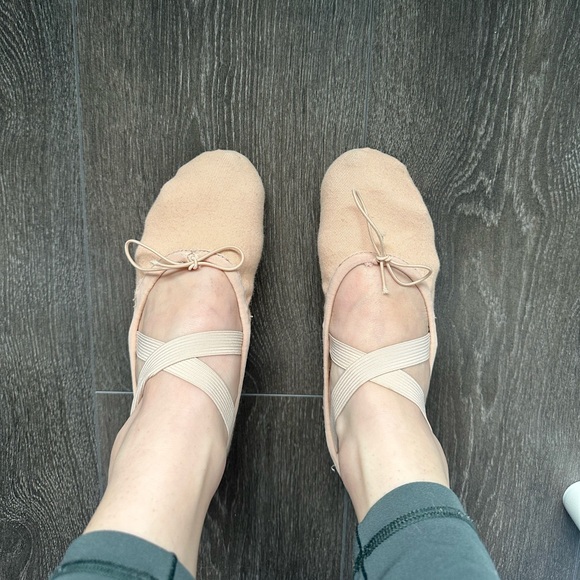 Ballet shoes - Picture 1 of 3